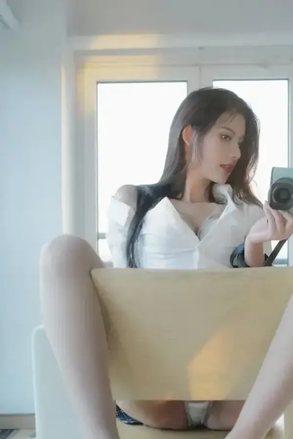 [XiuRen秀人网].B043 秀人番外 就是阿朱啊 自拍女郎 主题写真 [25P]